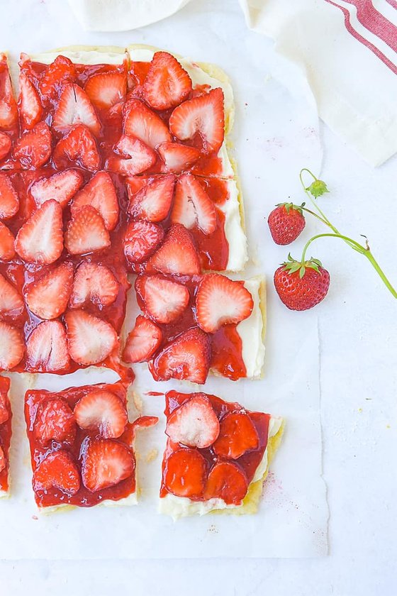 Strawberry pizza